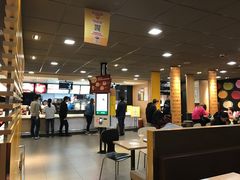 大堂-麦当劳(萧山国际机场T3航站楼店)