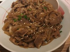洋葱烧牛肉饭-初居食屋日式料理(万象城购物中心店)