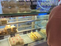 面包甜点陈列柜-白玉兰食品(汇联商厦店)