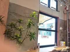 -必胜客(上海华谊新所店)