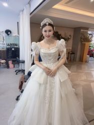 -现代经典婚纱摄影