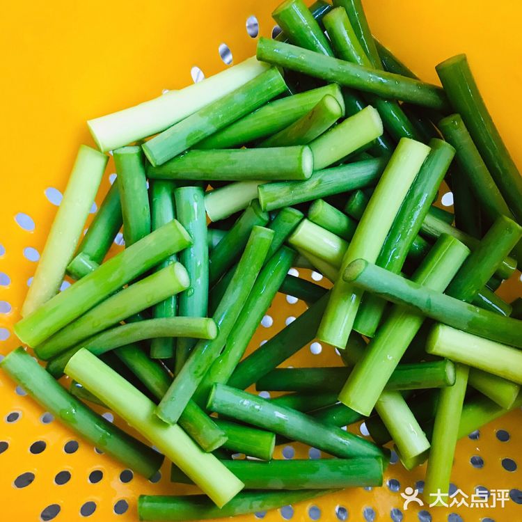 我家年菜之蒜苔炒肉，美味可口颜值高！