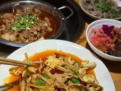 -大众跷脚牛肉馆·非遗传承单位(峨眉山店)