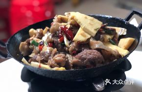 Braised Beef Shank with Winter Bamboo Shoots in Pot