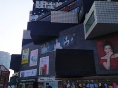 -资和信百货商场