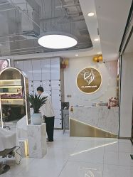-虫二·专注健康烫染沙龙