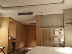 -苏州汇融广场假日酒店