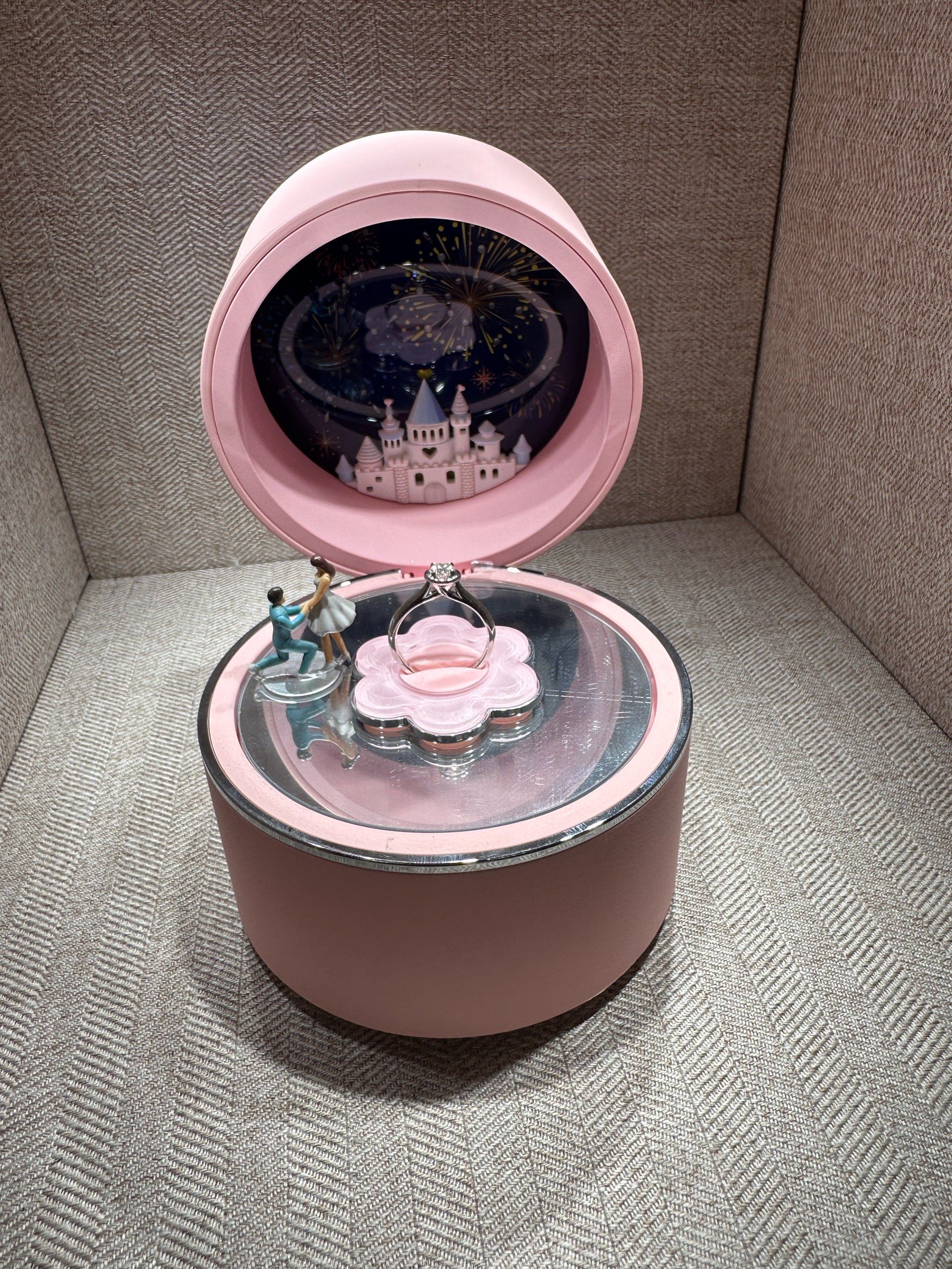 周大福守护一生钻戒