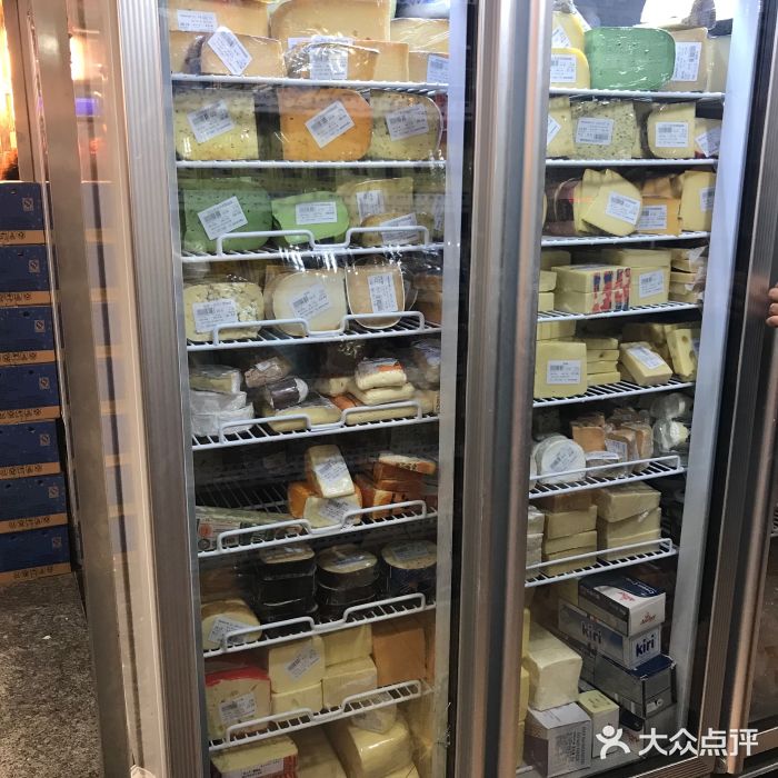 三源里菜市场面包甜点陈列柜图片