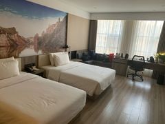 -榆林榆阳西路火车站亚朵酒店