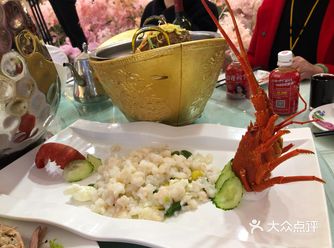 婚宴前一天的晚饭由于人数太多包间坐不下