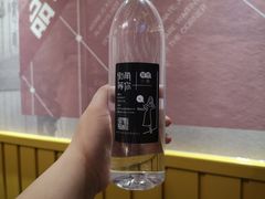 街角等你矿泉水-街角等你.大连海鲜烧烤(西安路店)