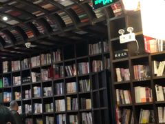 -钟书阁(松江泰晤士小镇店)