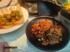 -阿瓦山寨·湘菜现炒·剁椒鱼头王(咸阳总店)