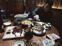 -老滇山寨•云南特色菜•地方菜•民族风情歌舞表演(金碧店)