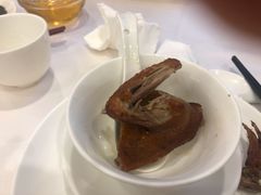 金牌炸乳鸽-维多利亚大酒店·雅园中餐厅