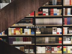 -钟书阁(群光广场店)