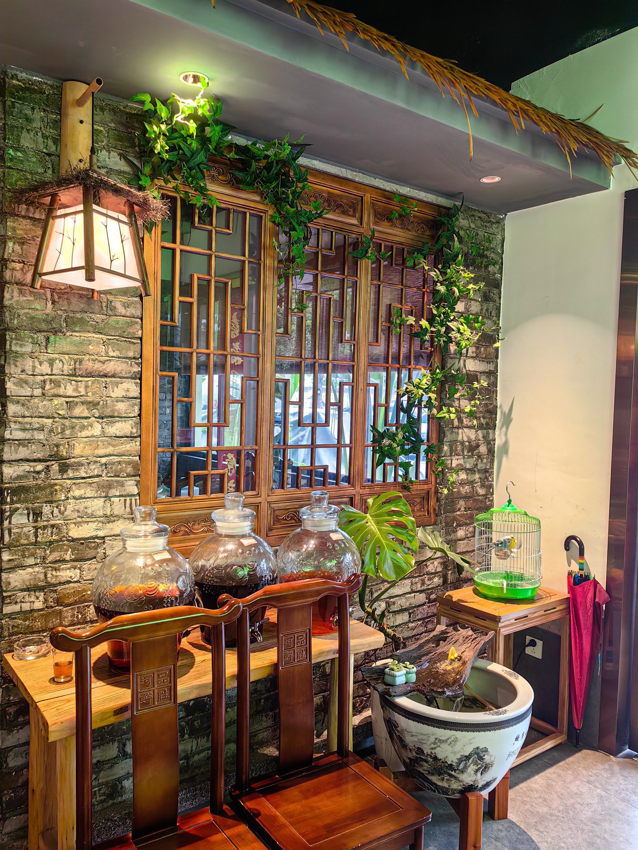 岭南风的环境挺有特色的
清雅又不失高级感的包房
本地土著倾力