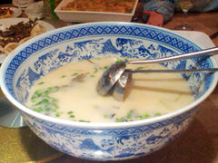 鱼头汤-鸿瑞興面馆(梅岭店)