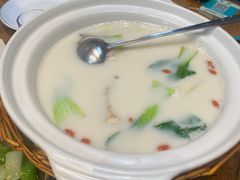 -泉畔人家·老济南经典鲁菜(大明湖店)