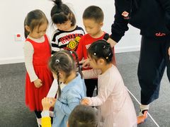 -猴有戏教育戏剧·音乐剧·主持口才·演讲朗诵辩论(环球港华师大校区)