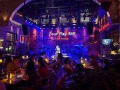-FOUR PLAY BAR