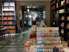 -钟书阁(松江泰晤士小镇店)