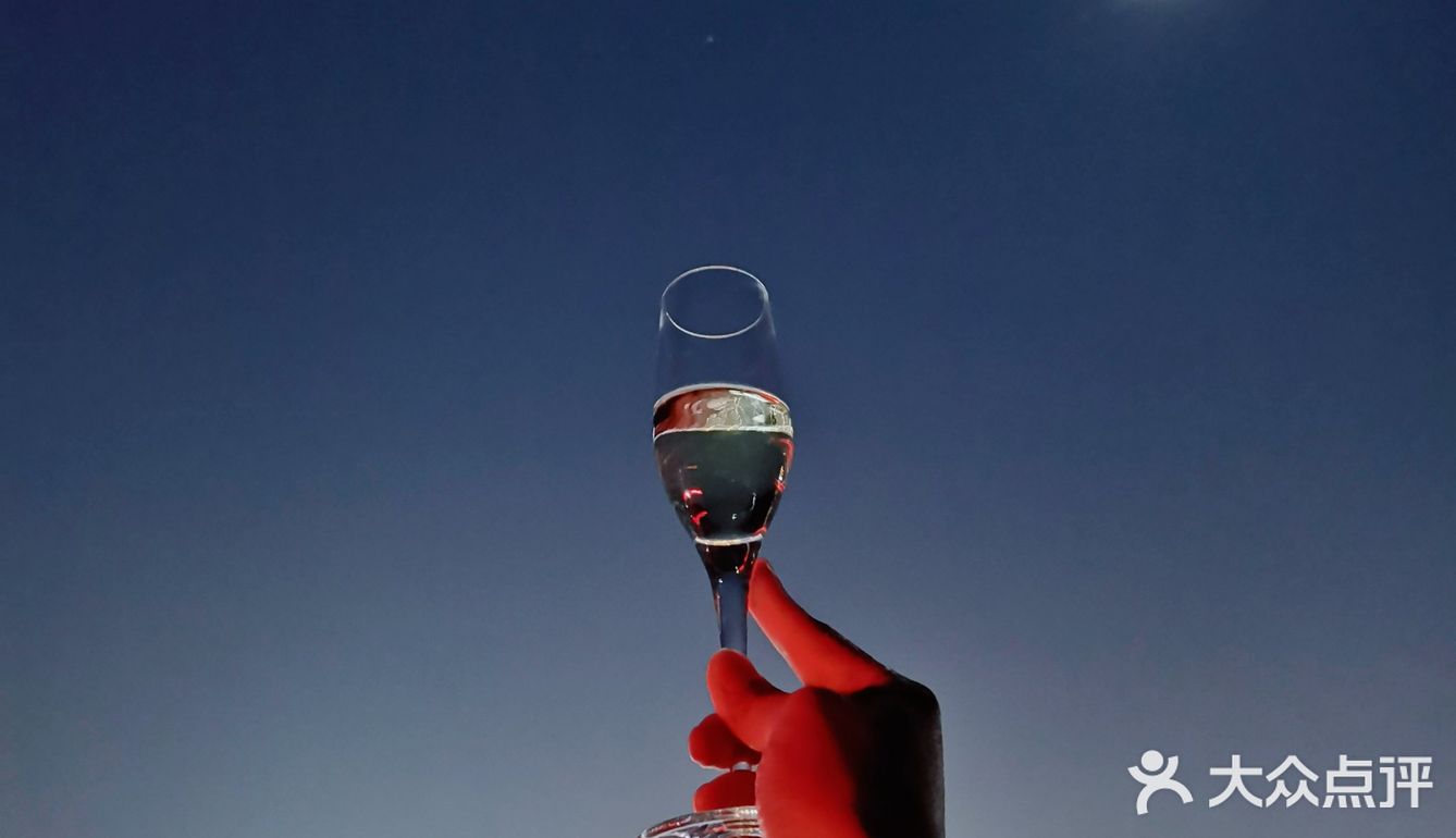 这夜只想喝酒，不想说话