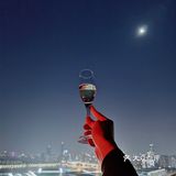 这夜只想喝酒，不想说话