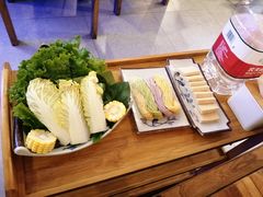 -毛辣果·贵州红酸汤牛肉火锅(西单店)
