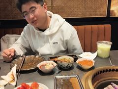 -铭牛烧肉·和牛海鲜自助(高新月牙湖店)