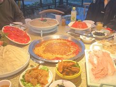 -茅草房·河畔园林火锅