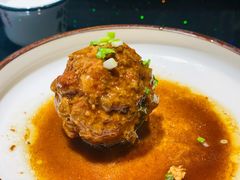 鸭蛋黄狮子头-梅飞酒家(名辉豪庭店)