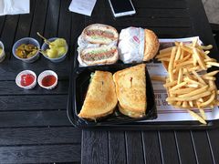 -The Habit Burger Grill 哈比特汉堡(爱琴海店)