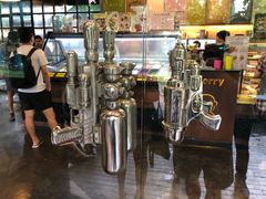 -莓园冰淇淋店