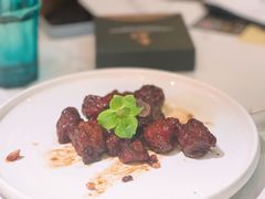 红酒泡牛仔粒-荟廷·晶萃(陆家嘴尚悦湾店)
