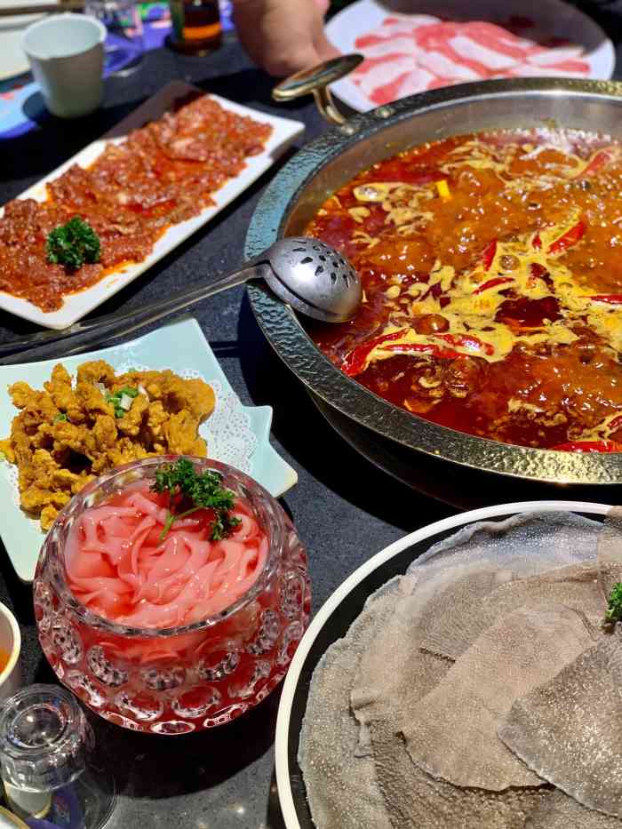 花间时尚生态火锅-"[薄荷]环境: 环境很可爱,给我的感觉就.