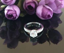 -威德钻石-克拉钻大本营(南京东路店)