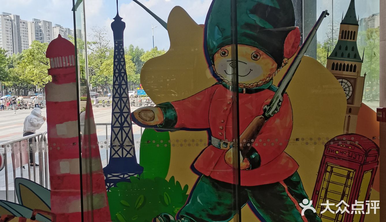 来奥园广场看泰迪熊了！