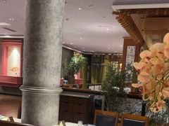 -八府香鸭·啫啫煲(华山路店)