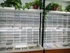 -视野联行眼镜•蔡司•依视路(温江店)