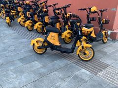 -布尔津河堤夜市