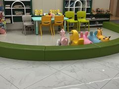 -瑞尔齿科(南京东路名人诊所)