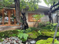 -Chom Cafe and Restaurant