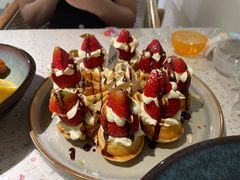 草莓忌廉华夫饼-BE BRIGHT KITCHEN(正佳广场店)