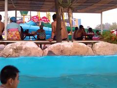 -黄河谷马拉湾海浪浴场