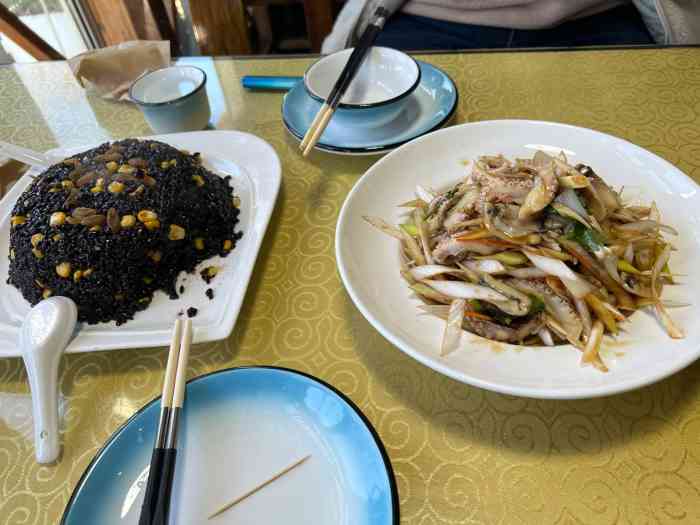 鸿涛苑私房菜(顺河路店"好不容易订上位置,天知道开着空调在一楼小.