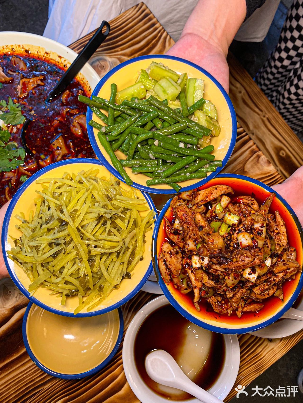 太费饭了🔥梯砍下的肥肠血旺拌饭ju划算❗