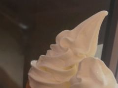 蛋筒冰激凌-蜜雪冰城(欧亚商都店)