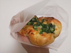 葱香肉松包-沁屋面包店(人民东路店)